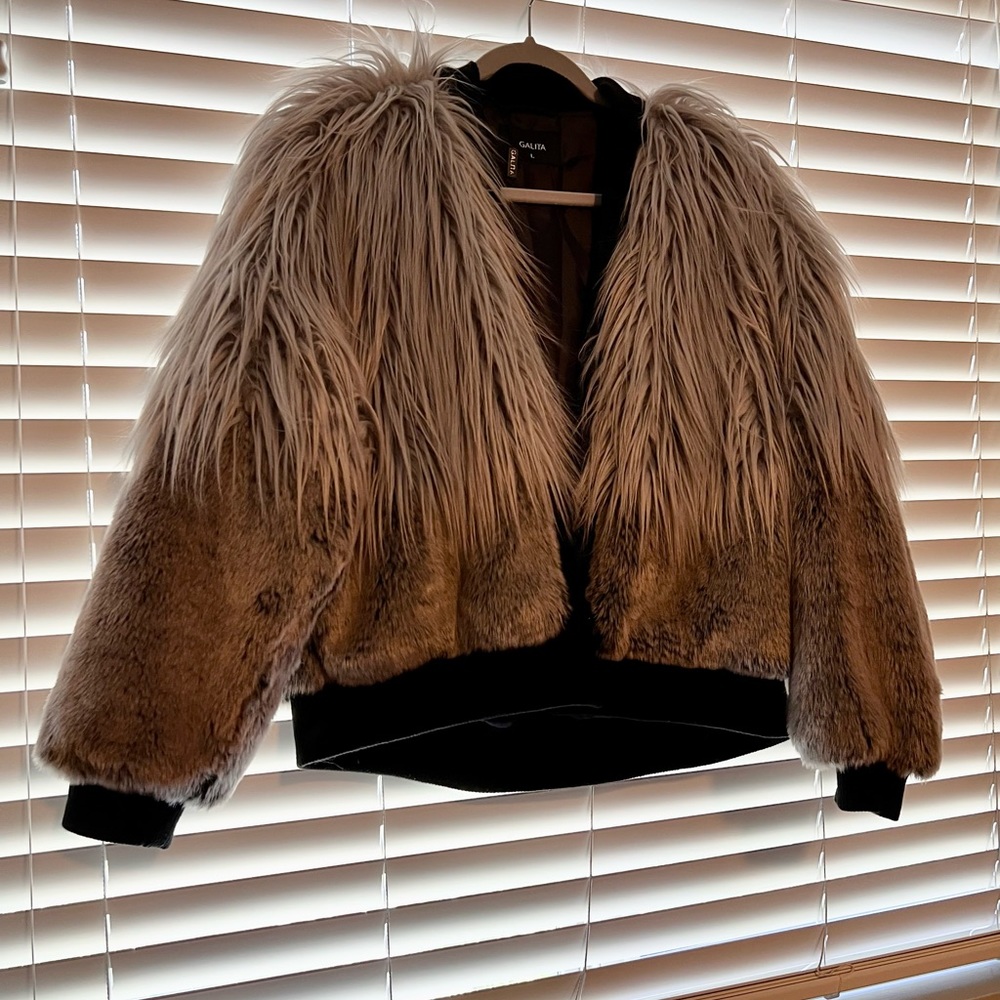 Fluffy and warm jacket. Size large in different grey shades